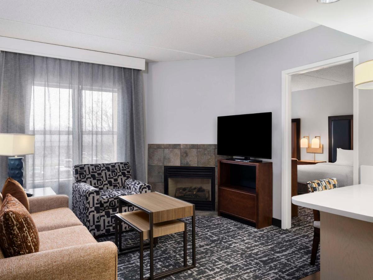 Queen Suite Two Queen Beds Fireplace