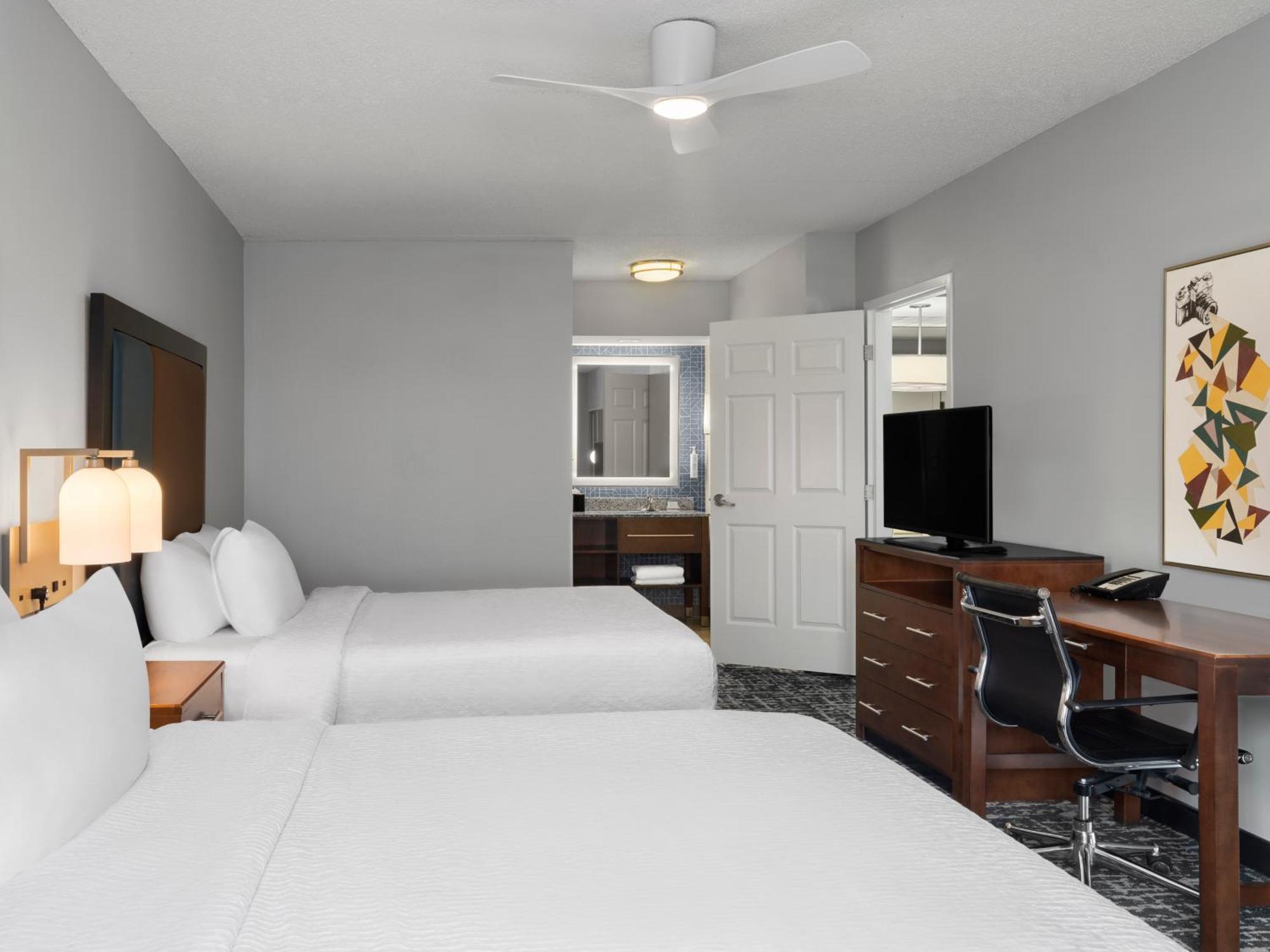 One-Bedroom Queen Suite Two Queen Beds Non-Smoking