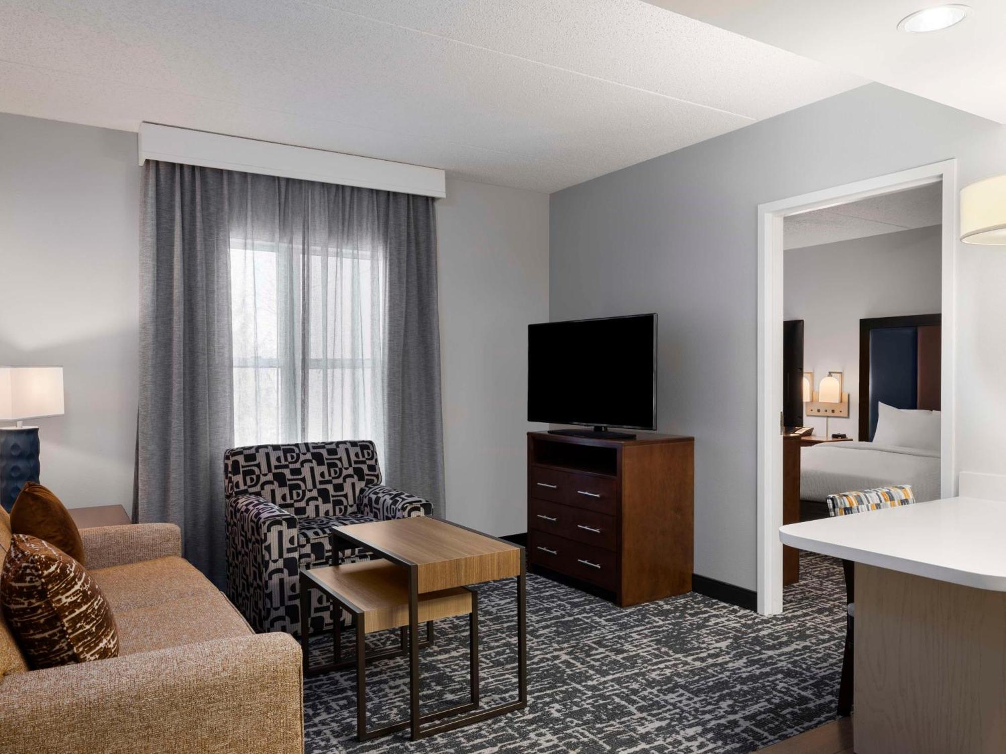 One-Bedroom Queen Suite Two Queen Beds Non-Smoking