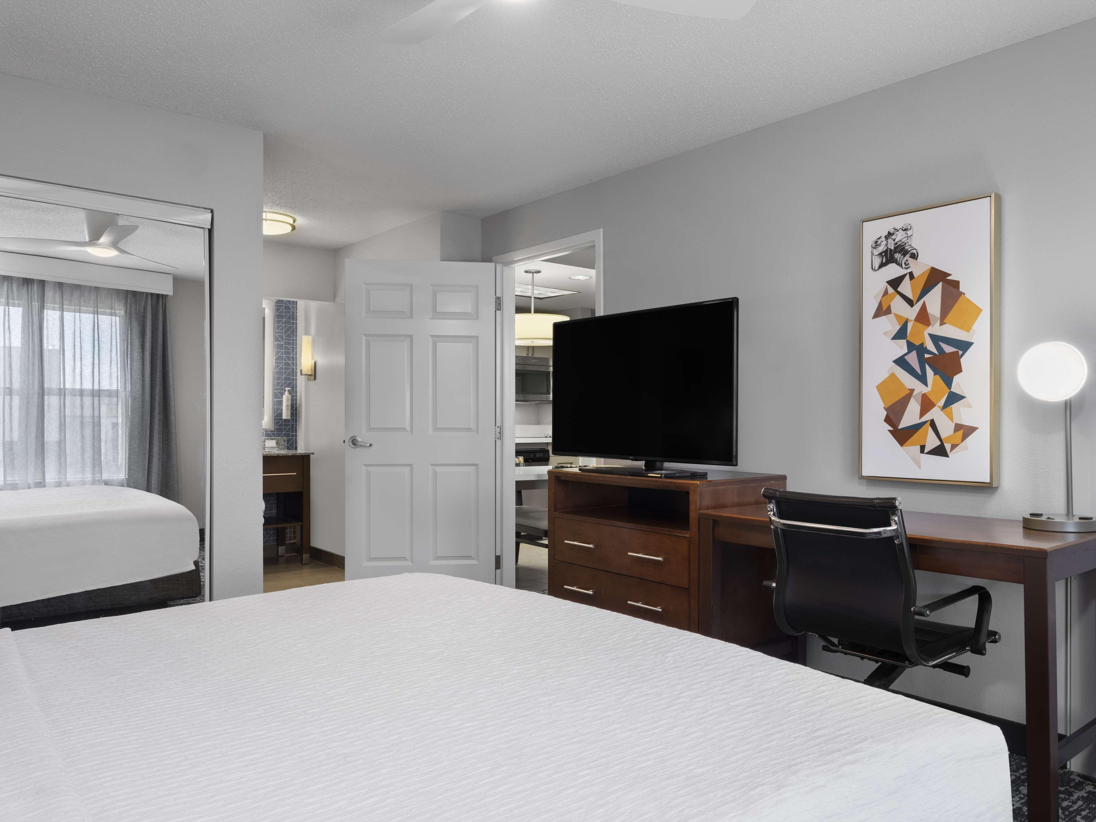 One-Bedroom King Suite Non-Smoking
