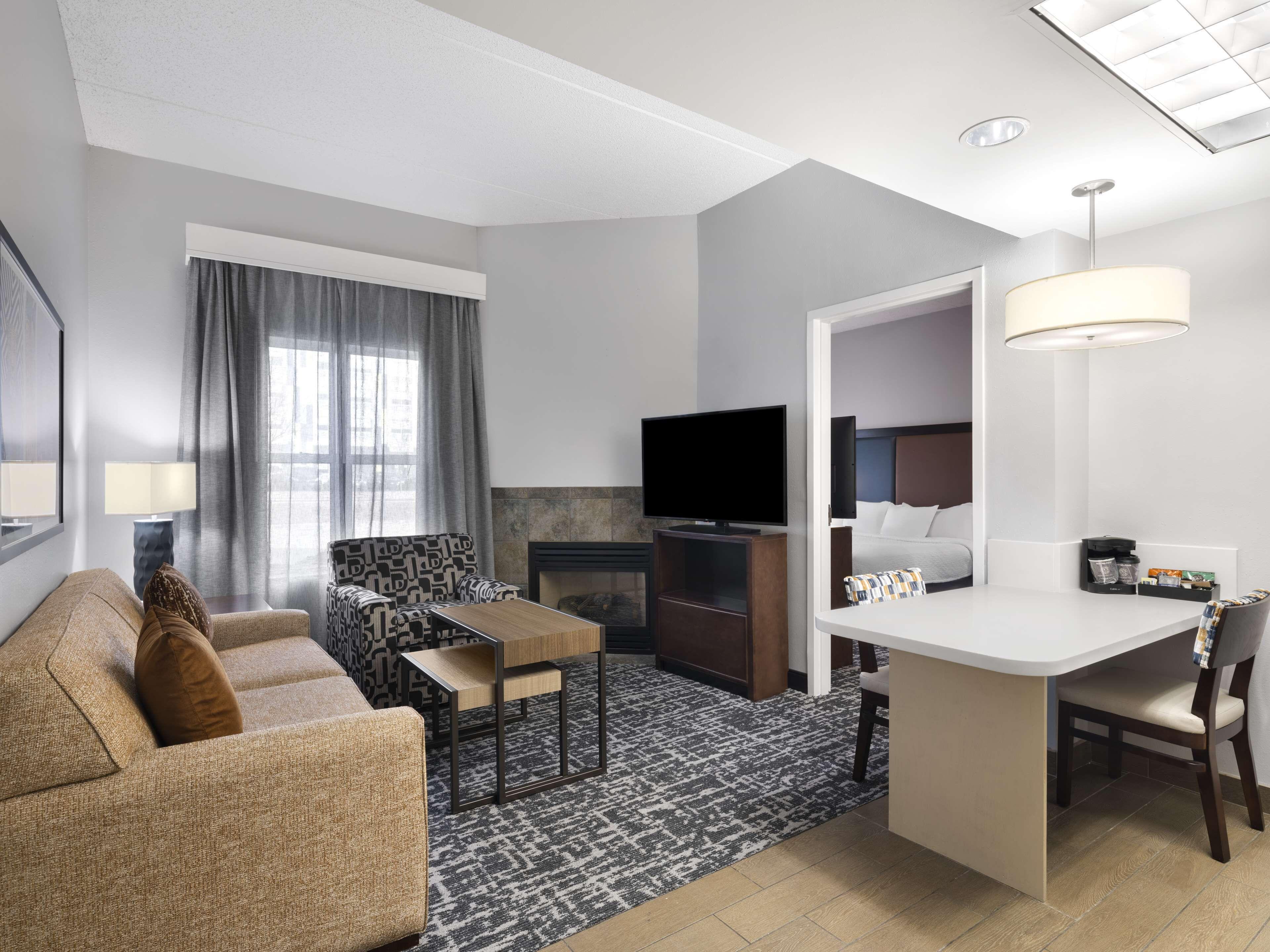 Queen Suite Two Queen Beds Fireplace